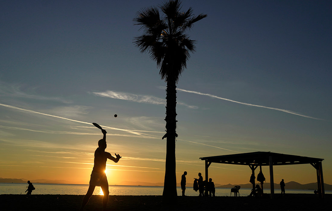 Закат на пляже Алимос в Афинах