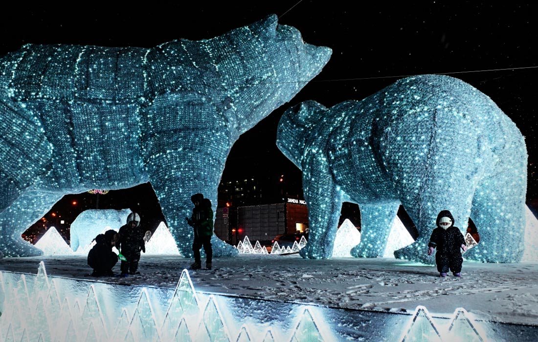 Световая инсталляция "Полярные медведи" у Ростокинского акведука