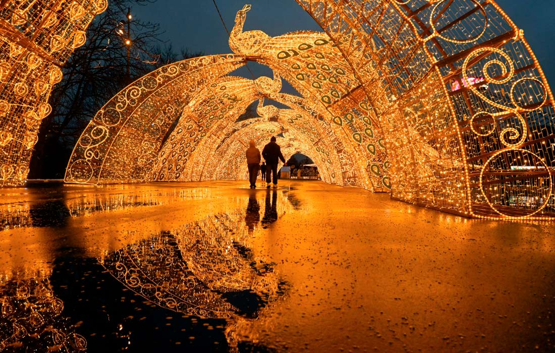 Праздничная иллюминация у Московского Большого Цирка