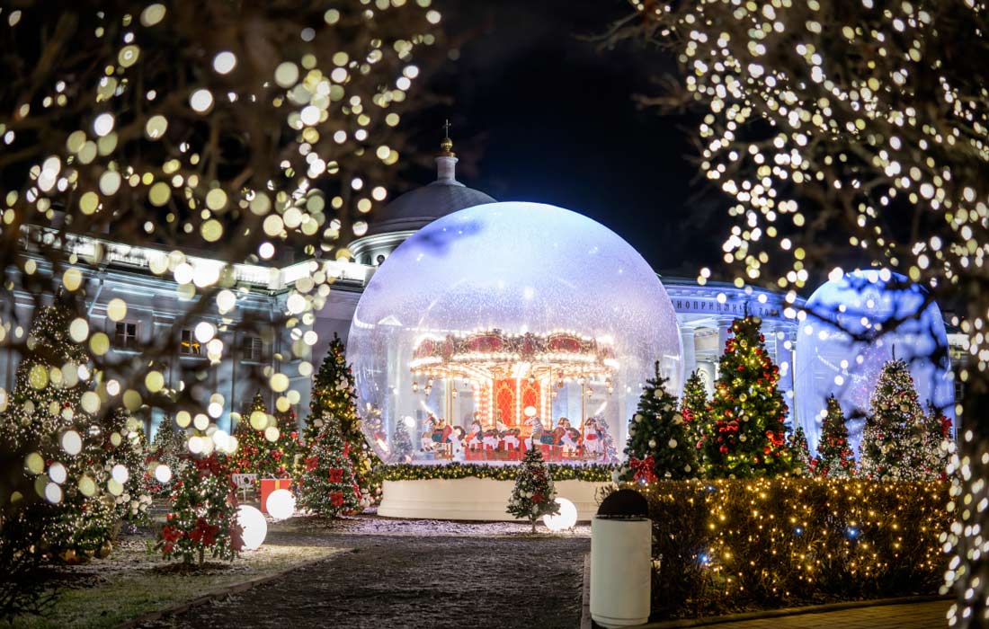 Новогодняя иллюминация на территории здания НИИ скорой помощи им. Н.В. Склифосовского