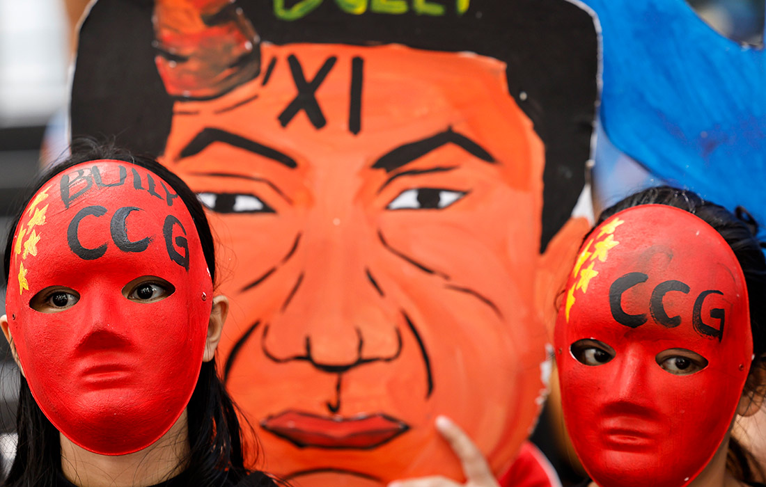 Акция протеста у китайского консульства в Маниле по поводу спорных районов Южно-Китайского моря