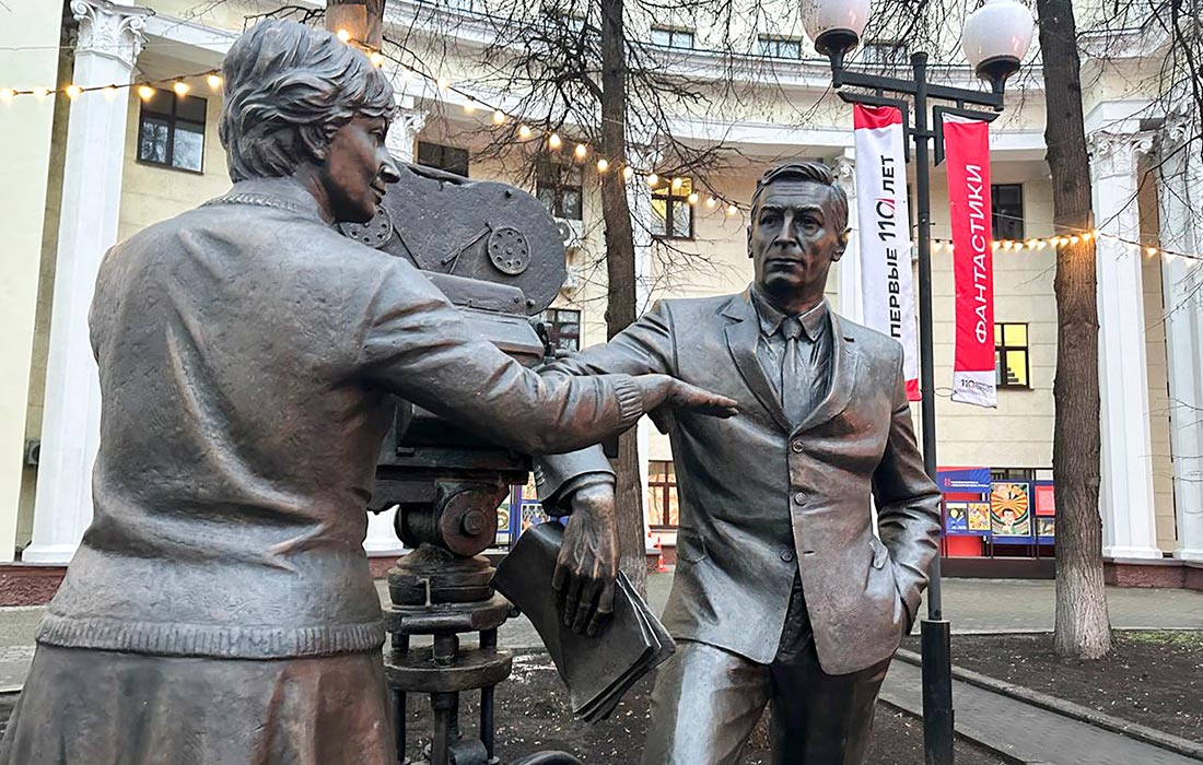 Открытие памятника, посвященного многосерийному фильму "Семнадцать мгновений весны", в Москве