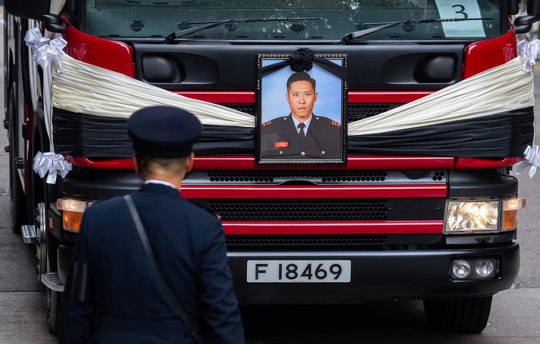 В Гонконге прошли похороны пожарного, погибшего при тушении жилого комплекса Wang Fuk Court