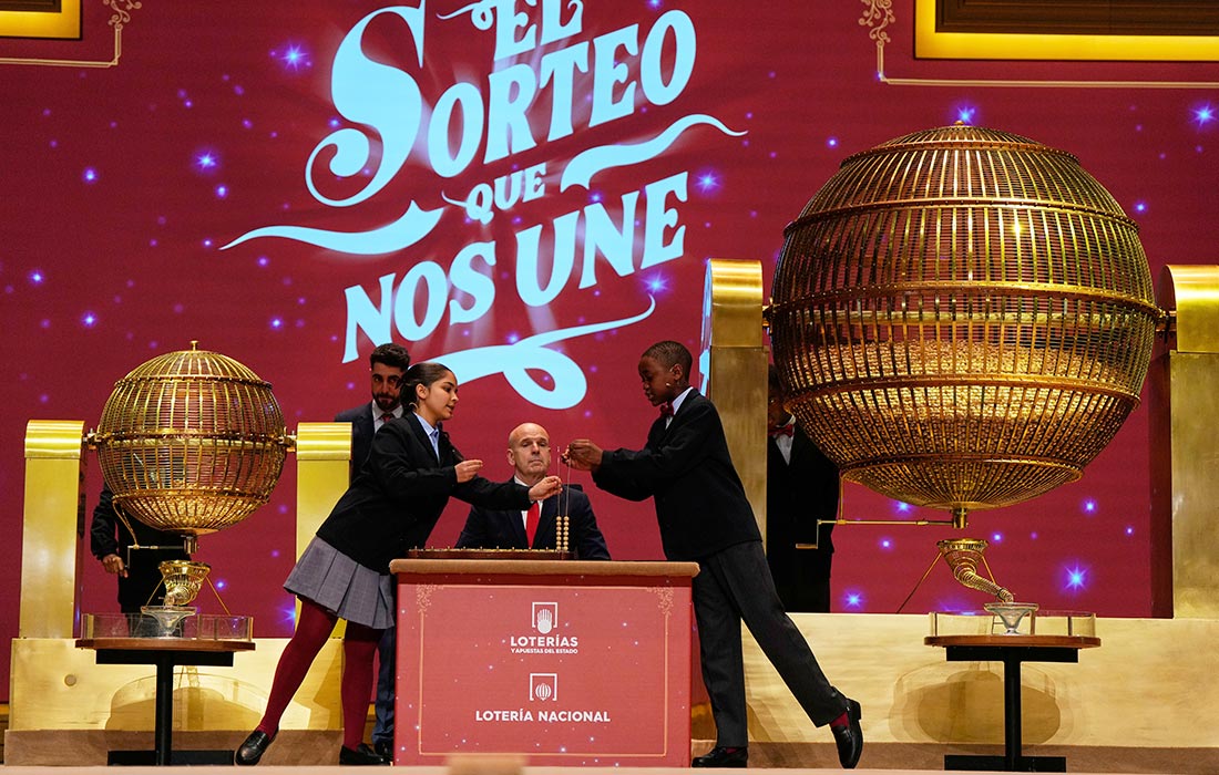 Ежегодная рождественская лотерея в Королевском театре в Мадриде