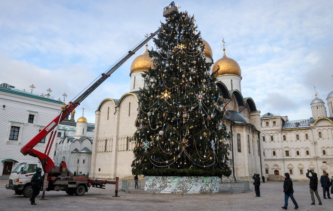 Презентация главной новогодней елки страны на Соборной площади в Кремле