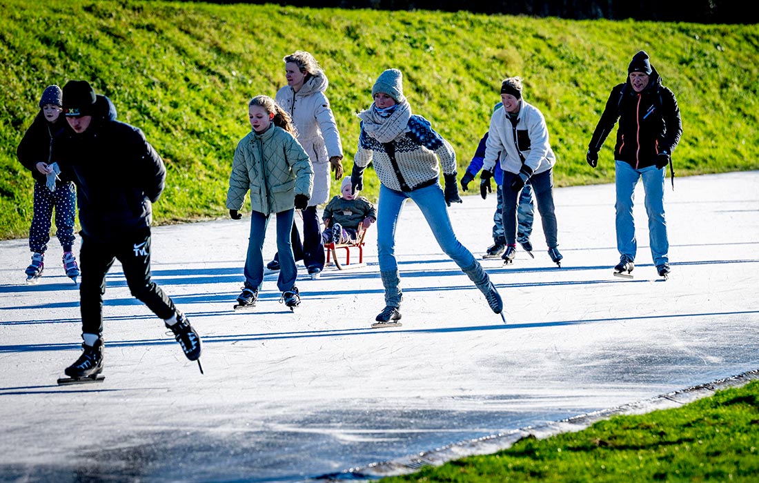 Ледовый каток в нидерландском Зейсте