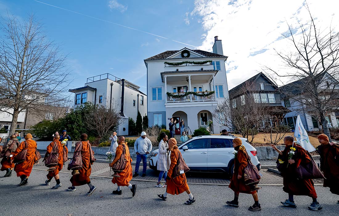 Марш мира буддийских монахов в Вашингтон