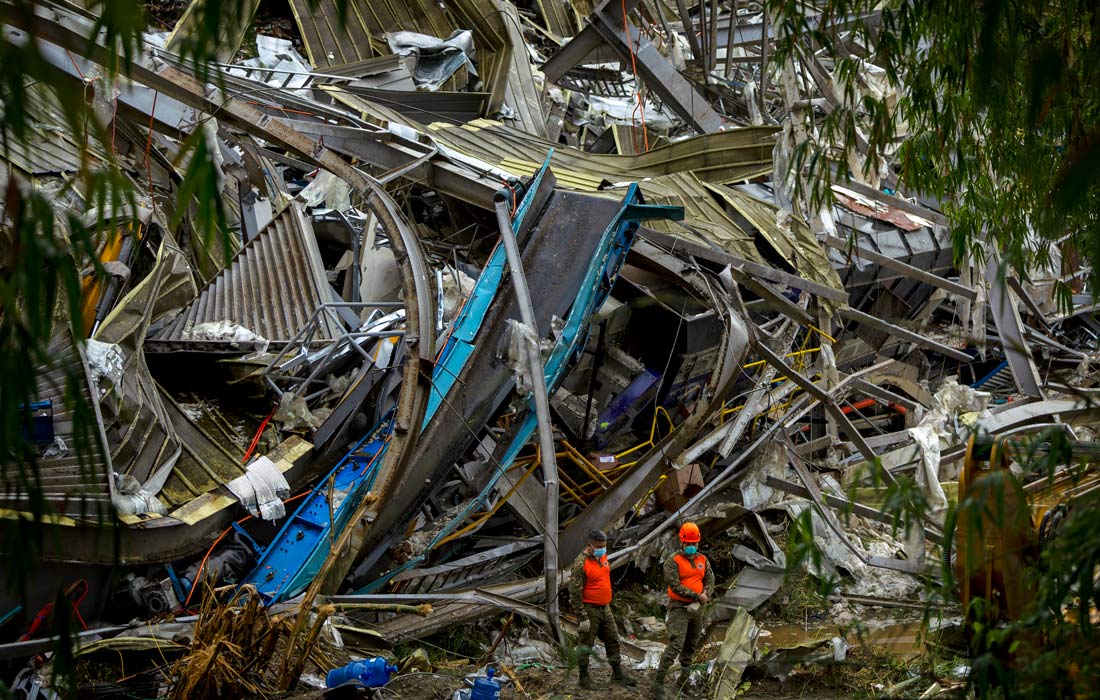 По меньшей мере три человека погибли в результате схода оползня на мусорном полигоне в городе Себу в центральной части Филиппин