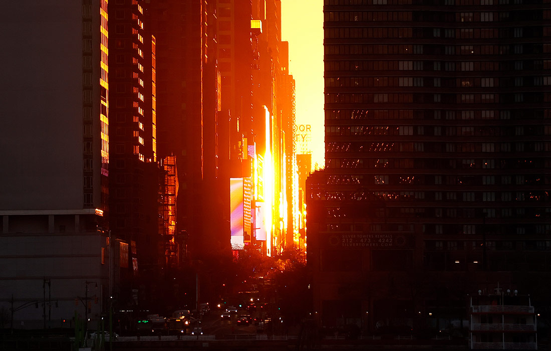 Восход солнца на 42-й улице в Нью-Йорке