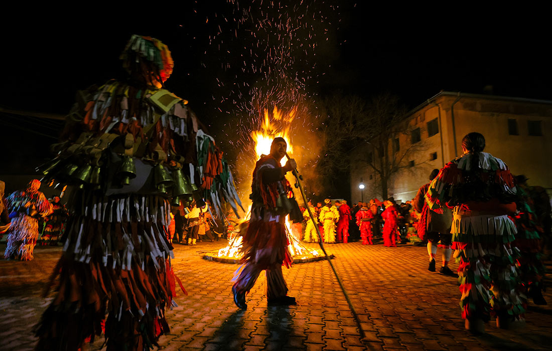 Традиционный карнавал Сурва на западе Болгарии