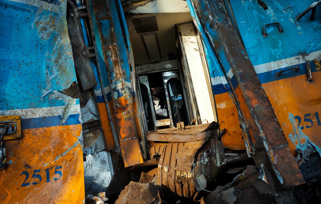 В Таиланде в провинции Накхонратчасима строительный кран упал на поезд. Погибло не менее 22 человек, десятки ранены.