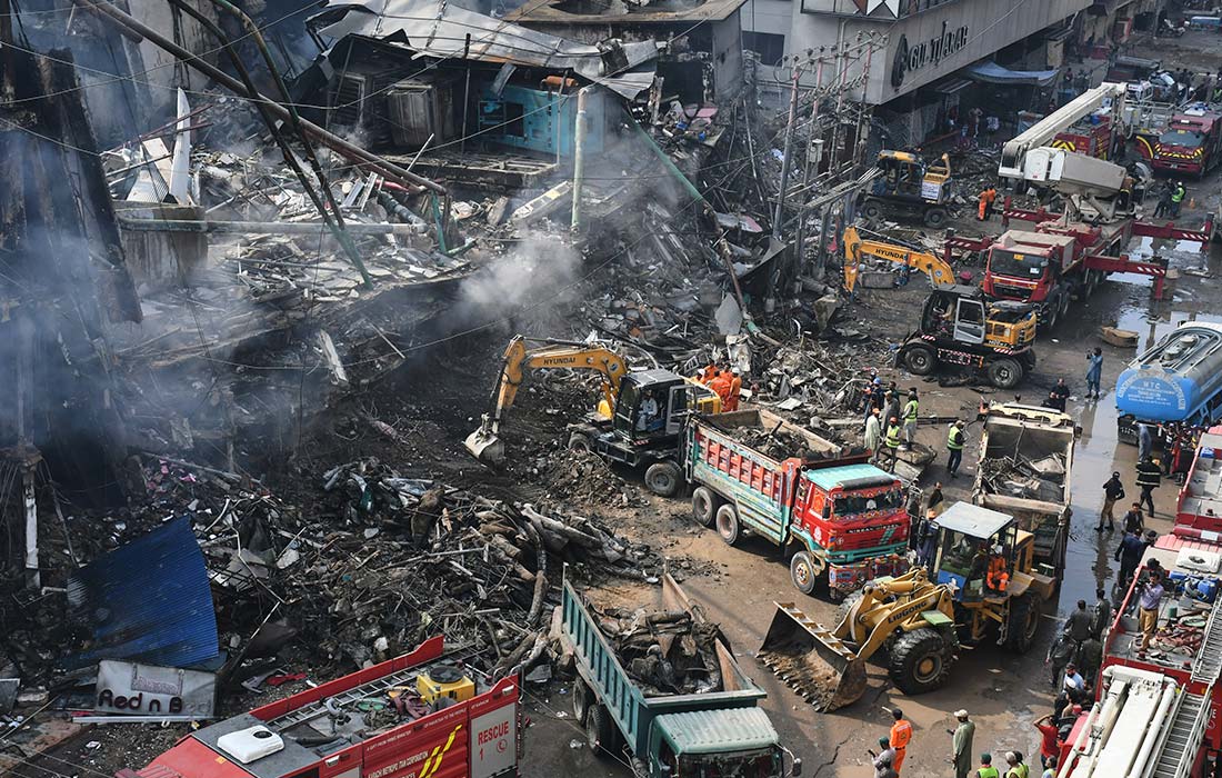 По меньшей мере 14 человек погибли в результате пожара в торговом центре Gul Plaza в Карачи