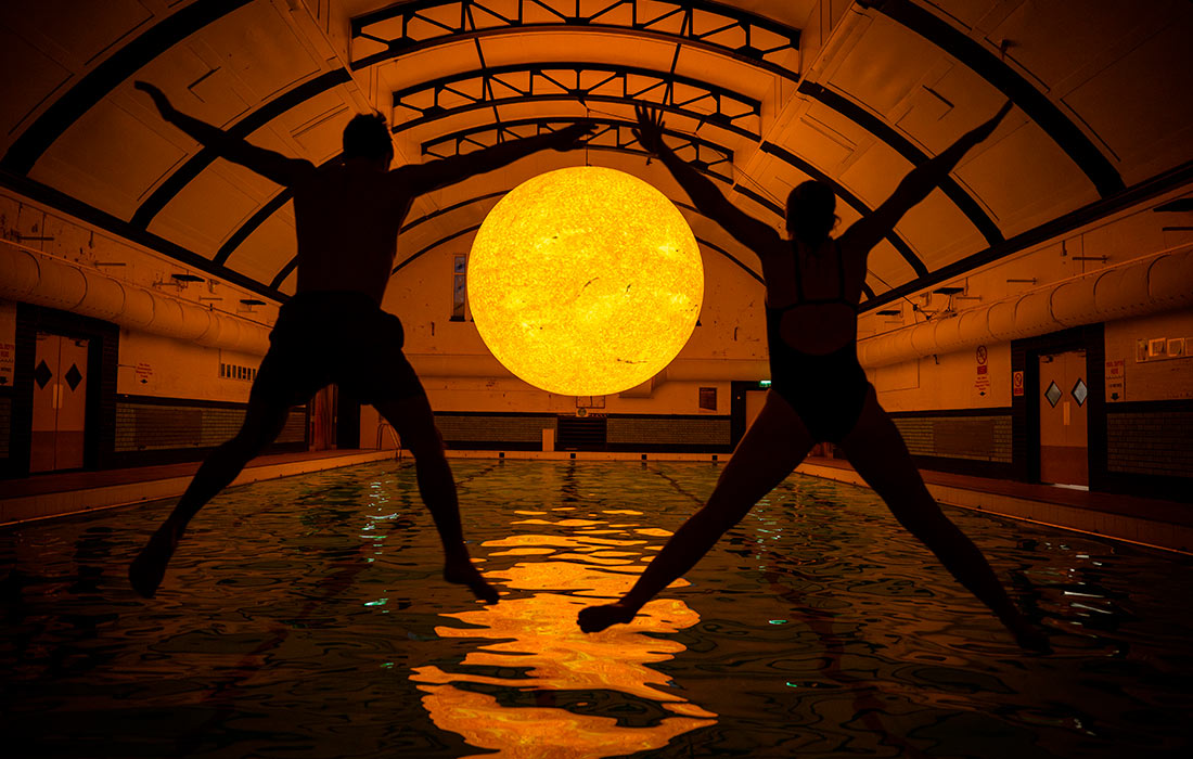 В бассейне Jubilee Pool в Бристоле установлена художественная инсталляция "Гелиос"
