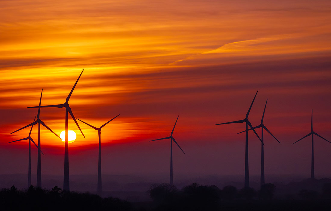 Заход солнца в районе ветроэлектростанции в Мекленбурге-Передняя Померания