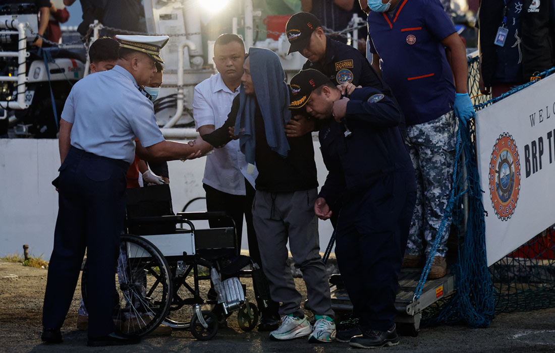 Паром с более чем 350 людьми на борту затонул в ночь на понедельник недалеко от острова на юге Филиппин. Спасено по меньшей мере 316 пассажиров, 15 признаны погибшими.