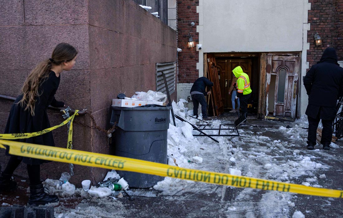 Легковой автомобиль несколько раз врезался в синагогу в районе Бруклина, Нью-Йорк