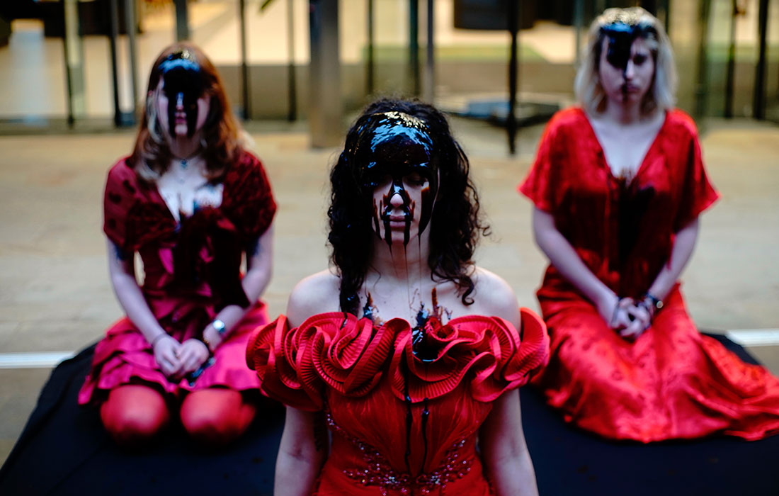 Организация Fossil Free London провела в Лондоне акцию против использования ископаемого топлива