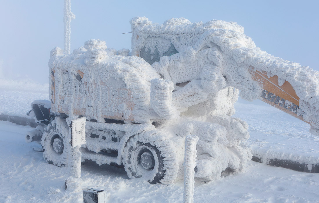 Железнодорожный экскаватор на станции Брокен в Германии