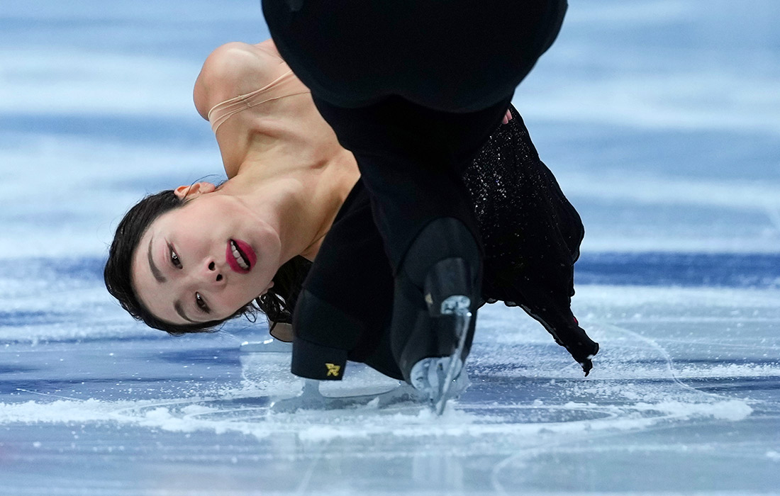 Фигурное катание на Зимних Олимпийских играх в Италии. На фото: Суй Вэньцзин из Китая.