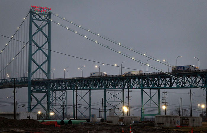 Премьер Карни пообещал решить споры о мосте между Канадой и США