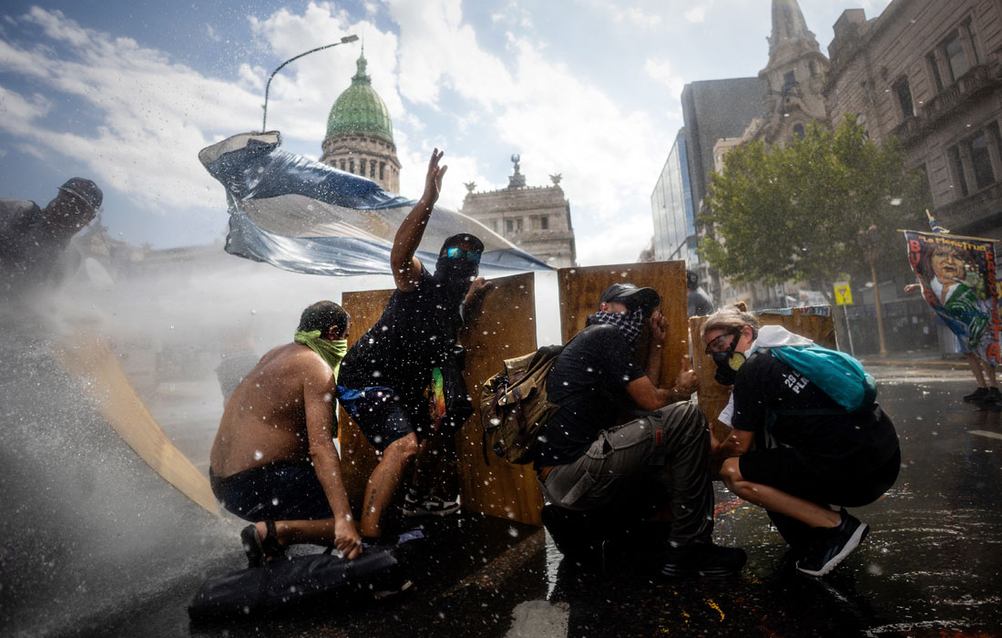 Акция протеста против трудовой реформы в центре Буэнос-Айреса переросла в столкновения с полицией
