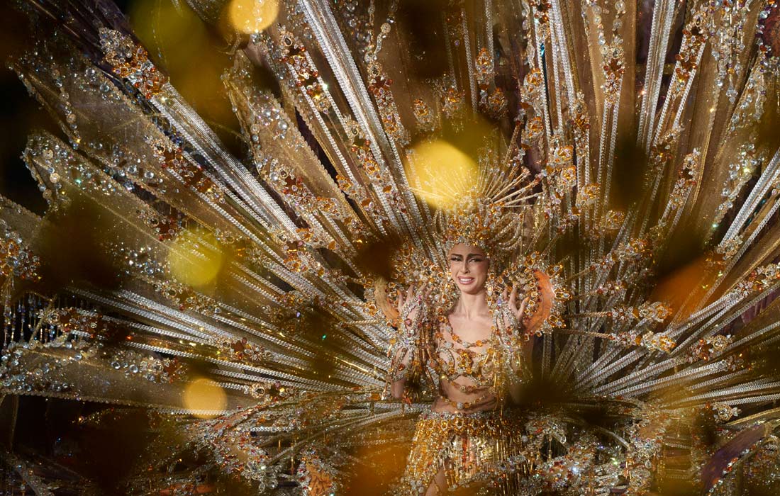 Карла Кастро, ставшая победительницей ежегодного конкурса "Королева карнавала" в Санта-Крус-де-Тенерифе