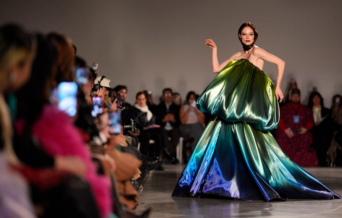 Показ коллекции Christian Siriano осень/зима 2026 на Неделе моды в Нью-Йорке