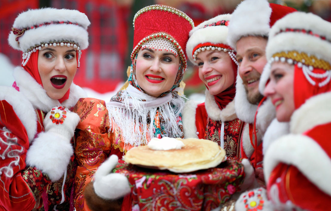 Артисты на презентации фестиваля "Масленица" на Тверском бульваре в Москве