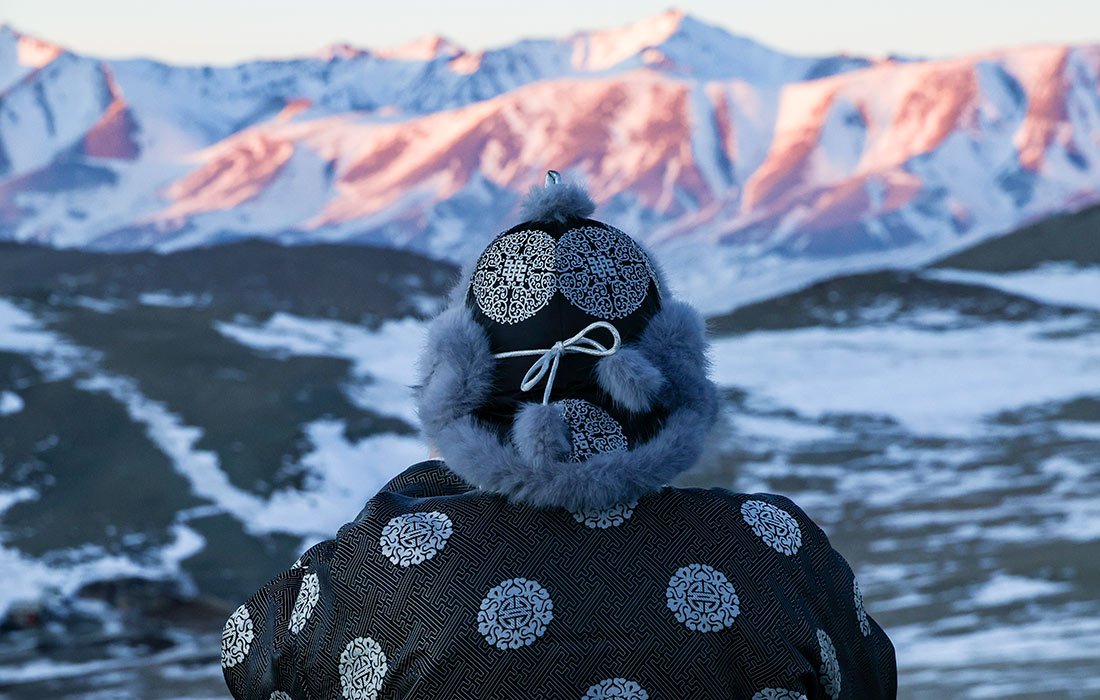 Мужчина у горы Ак-Баштыг в Монгун-Тайгинском районе Тувы