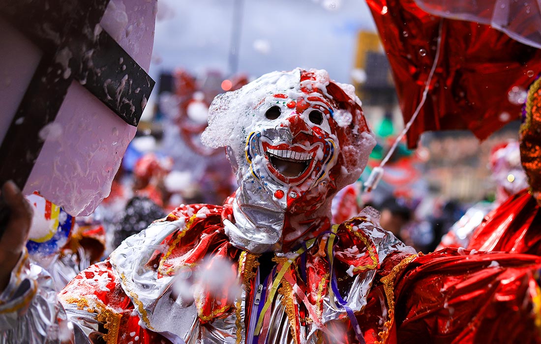 Парад в честь клоуна Пепино во время карнавала в Ла-Пасе