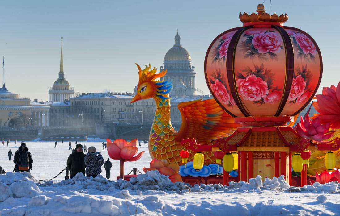 Фестиваль китайских (цзыгунских) фонарей на территории Петропавловской крепости в Санкт-Петербурге