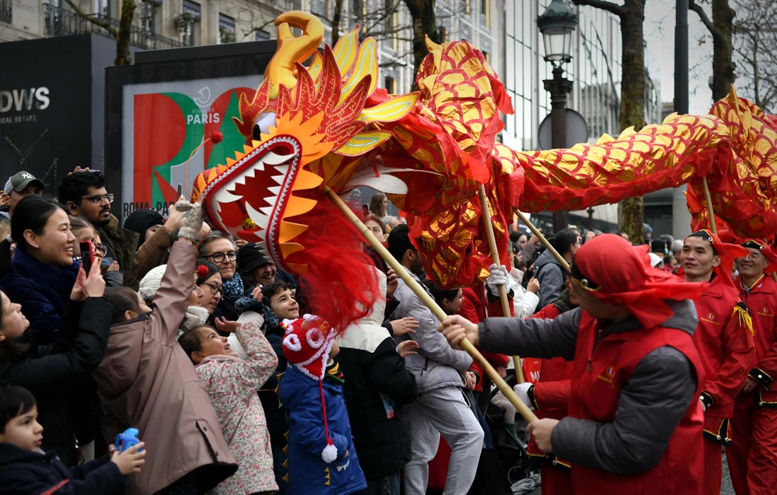 Празднование китайского Нового года в Париже