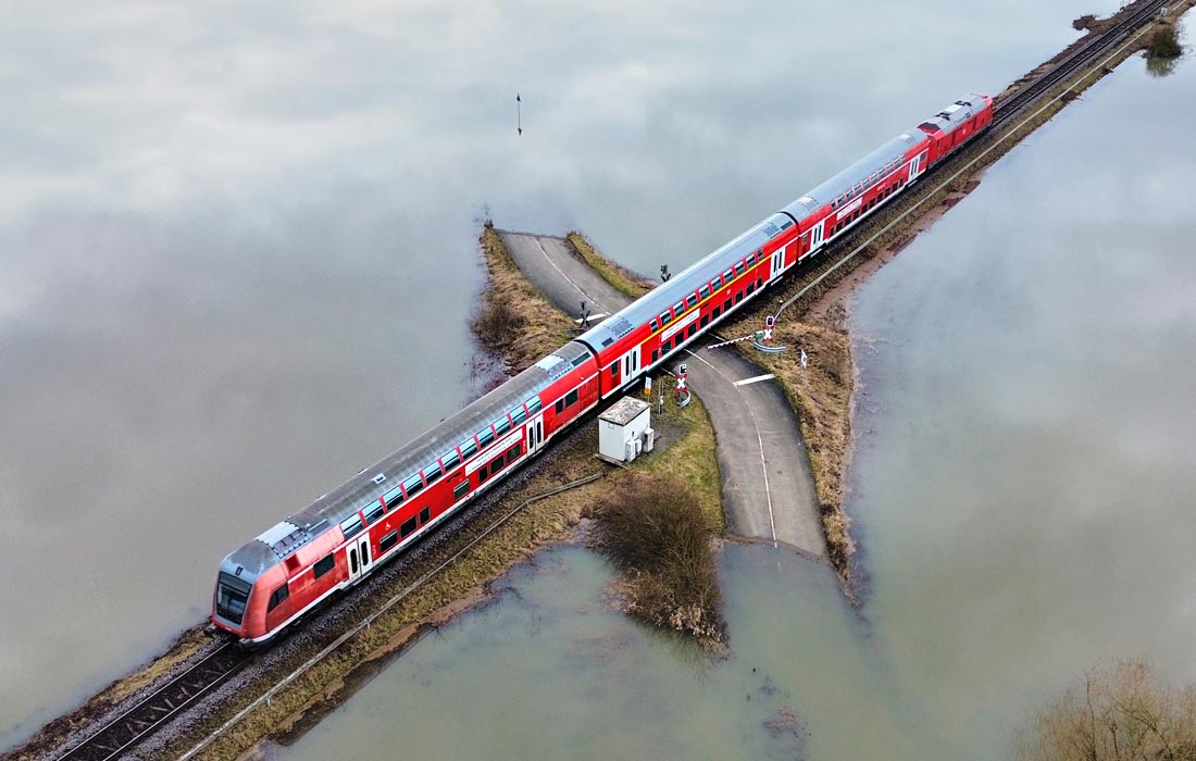 Затопленные поля в федеральной земле Гессен в Германии