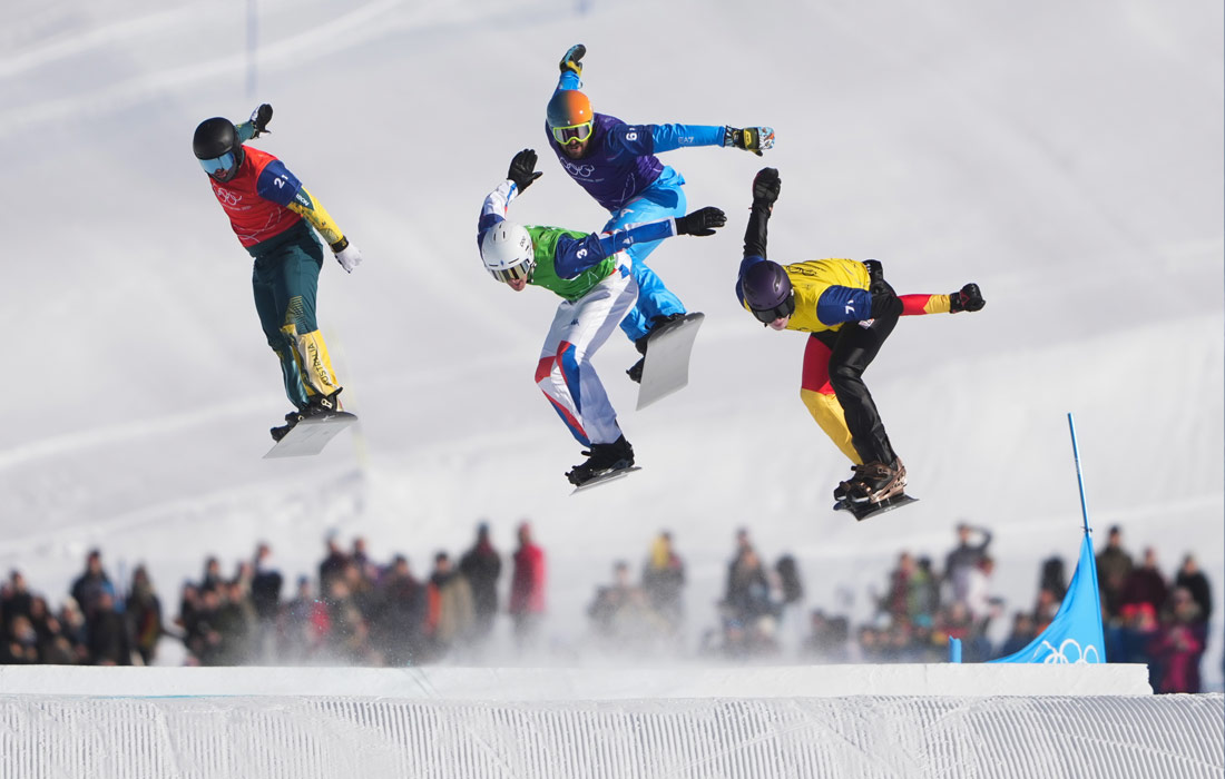 Соревнования в дисциплине командный сноуборд-кросс