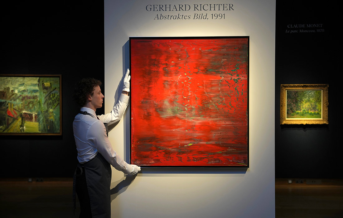 Показ лотов аукциона Christie's "Искусство сюрреализма" в Лондоне