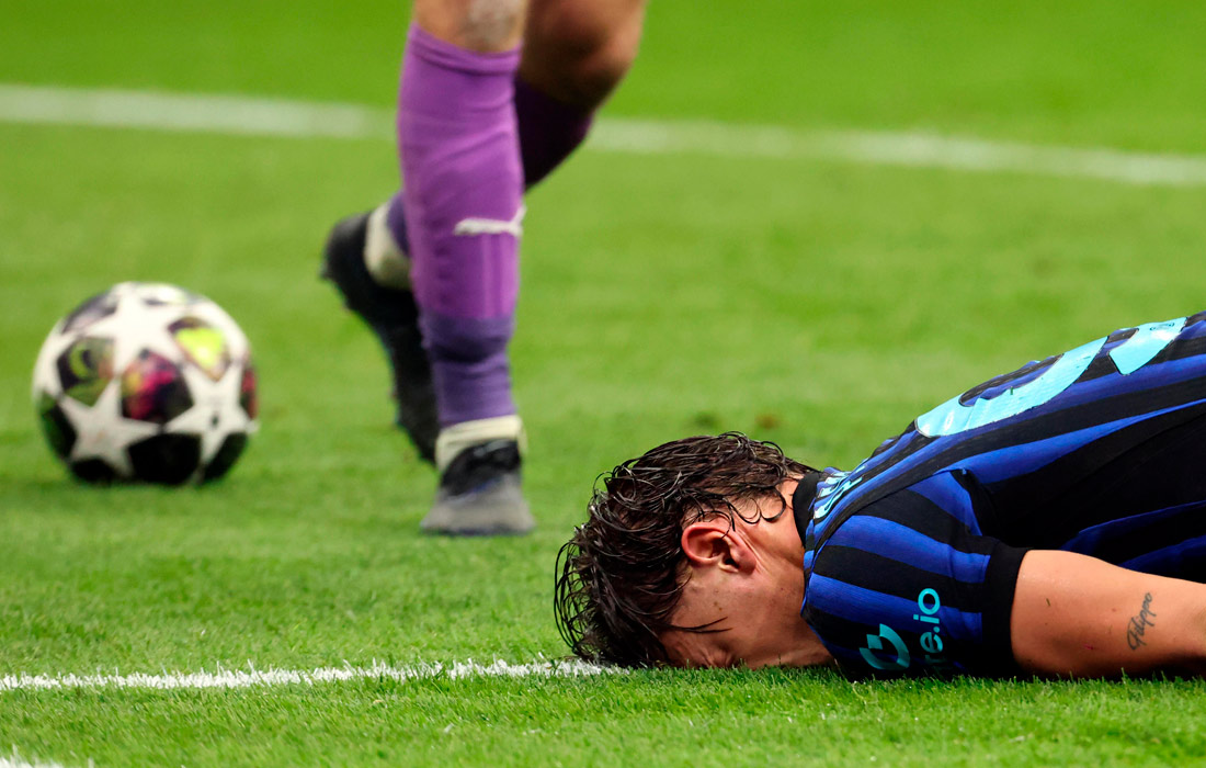 Нападающий "Интера" Франческо Пио Эспозито во время матча с норвежским футбольным клубом "Буде-Глимт" в Милане