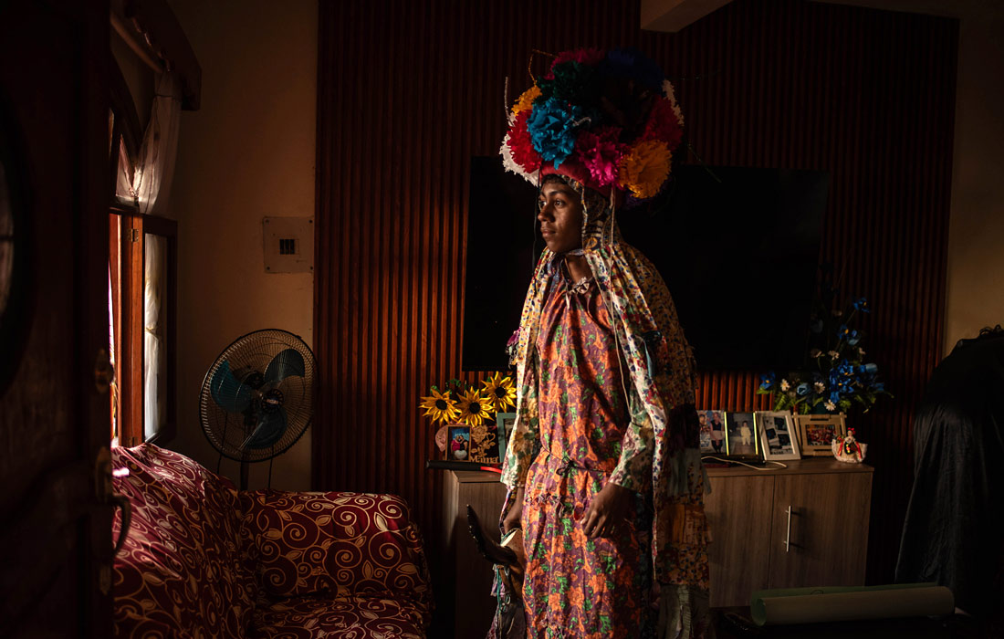 Юноша из Койолильо готовится к карнавалу, Мексика