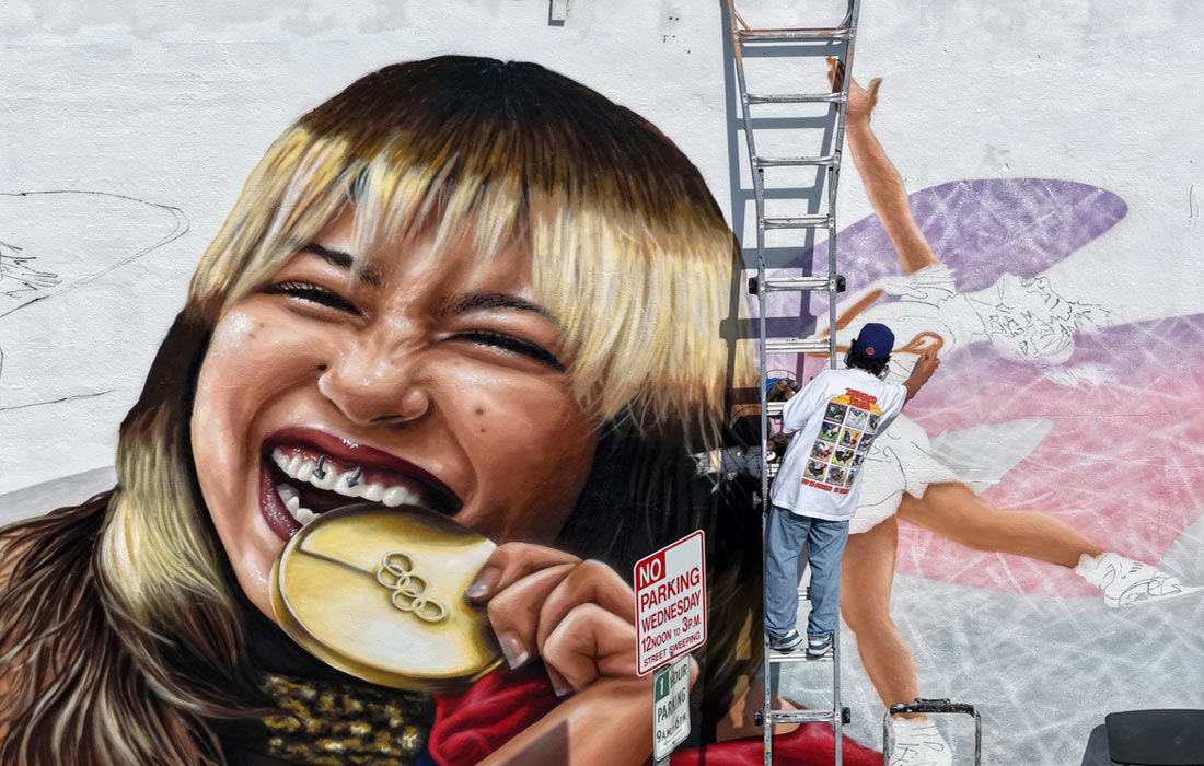 Мурал в честь олимпийской чемпионки по фигурному катанию Алисы Лю в Калифорнии