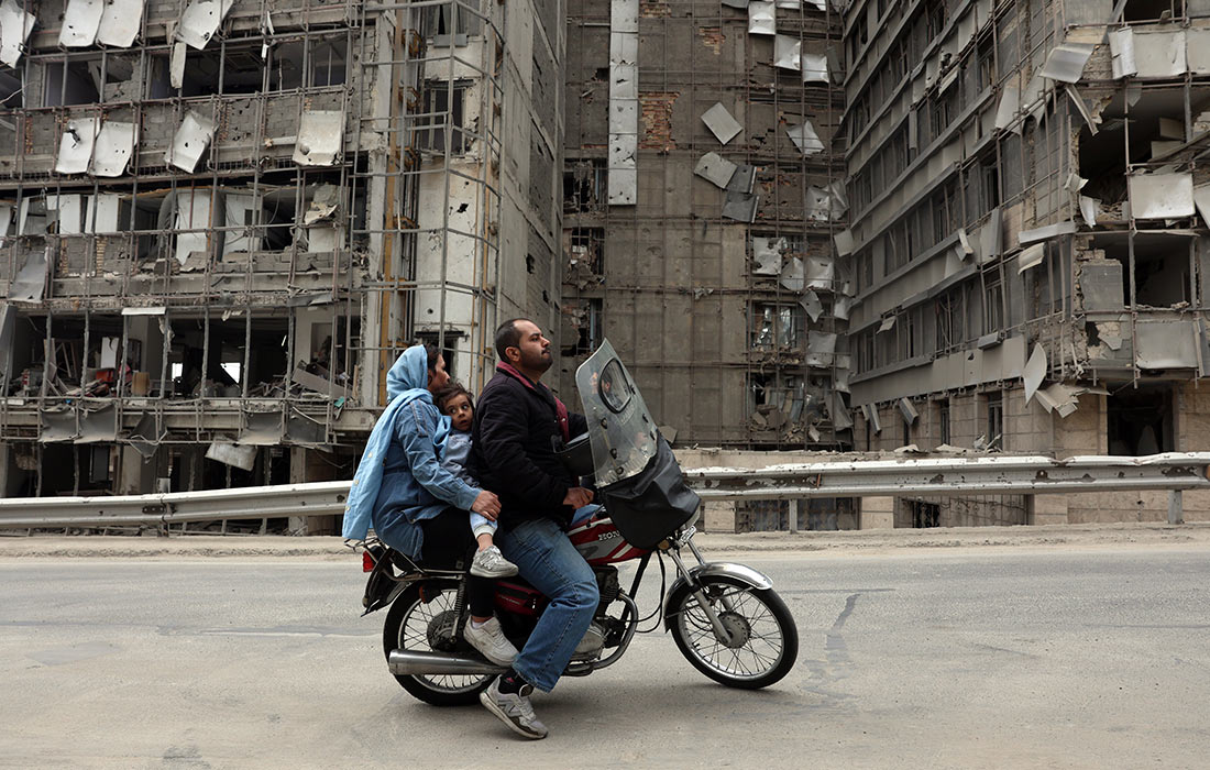 Поврежденная в результате авиаударов США и Израиля больница Ганди в Тегеране