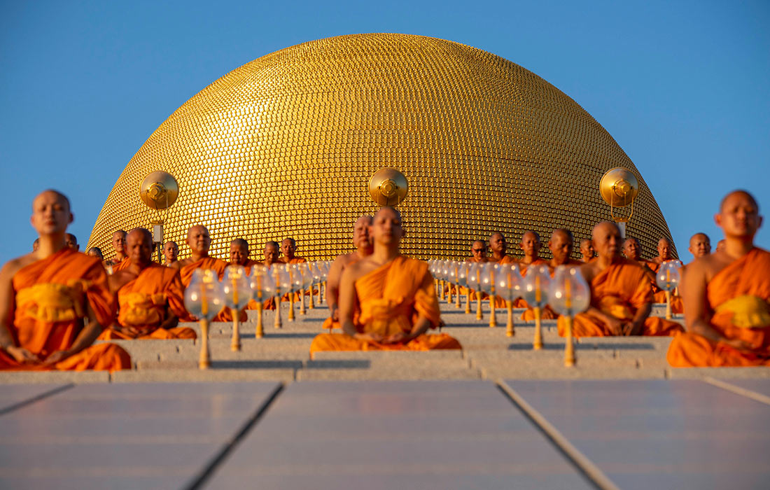 Буддийский праздник Маха Буча в Таиланде