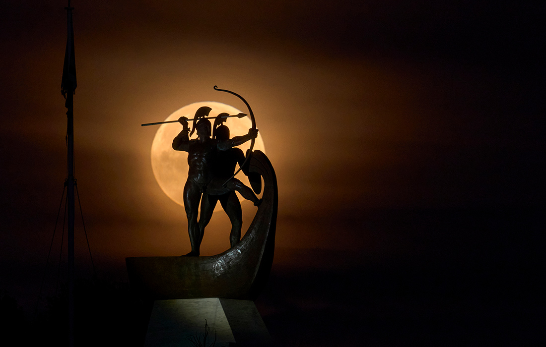 Полное лунное затмение в Греции