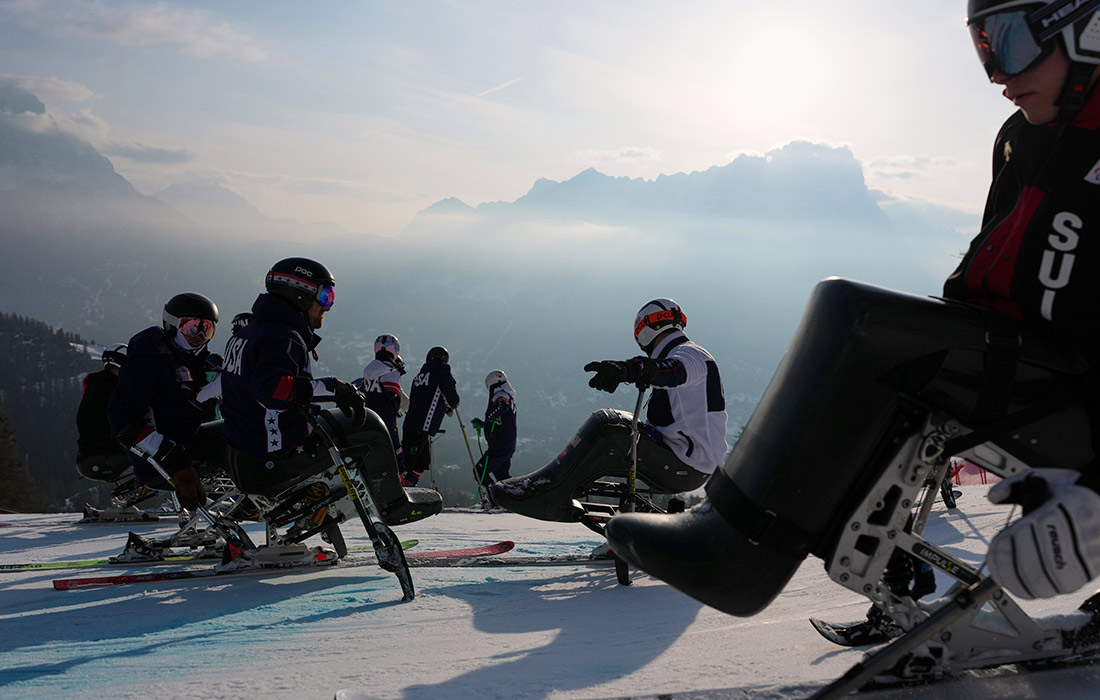 Горнолыжники на зимних Паралимпийских играх в Кортине-д'Ампеццо, Италия