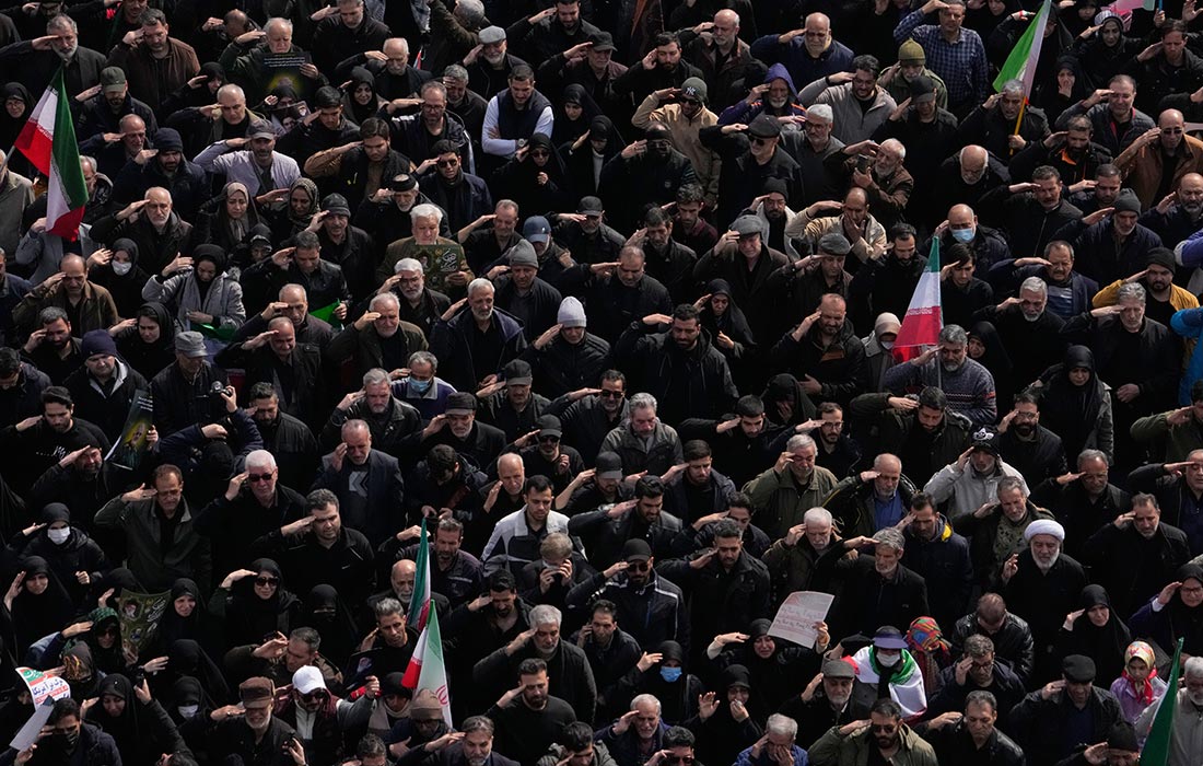 Церемония прощания с погибшими при ударах США и Израиля военными офицерами в Тегеране