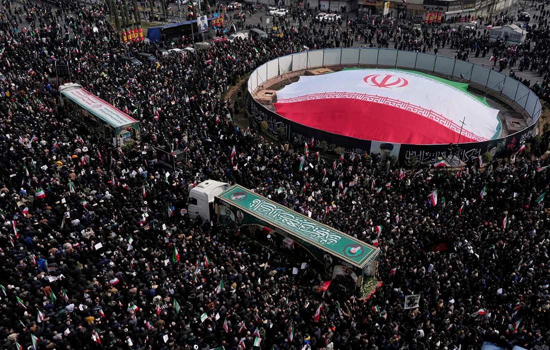 Церемония прощания с военными, погибшими при ударах США и Израиля, в Тегеране