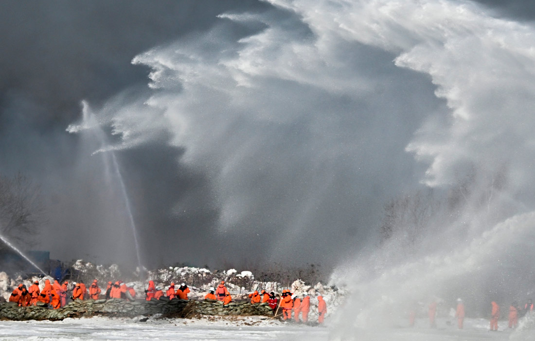 Учения МЧС РФ по безаварийному пропуску паводка и предотвращению природных пожаров в Московской области