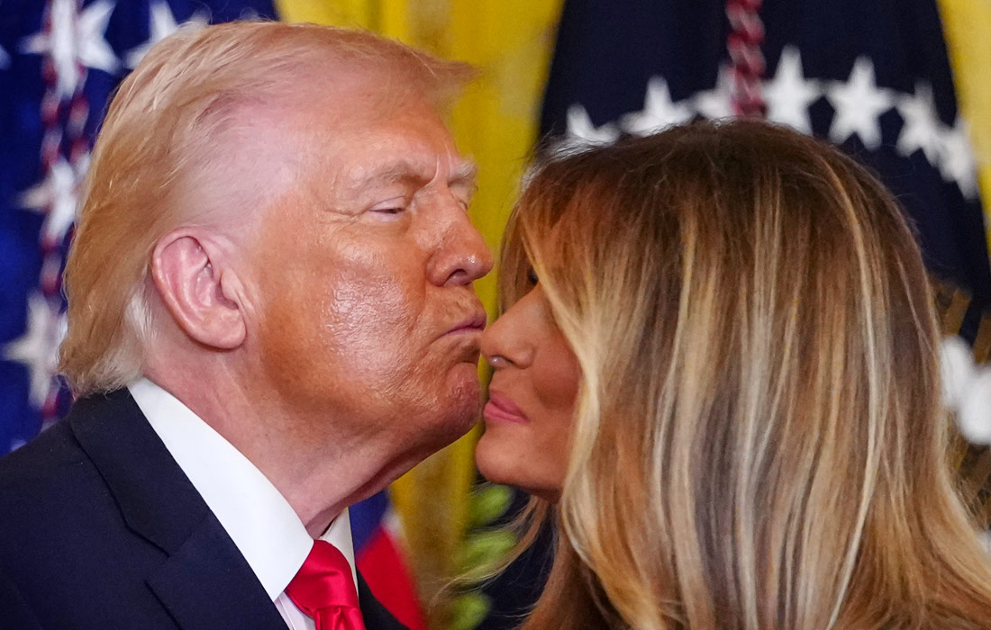 Президент США Дональд Трамп и первая леди США Мелания Трамп на мероприятии, посвященном Месяцу женской истории, в Белом доме