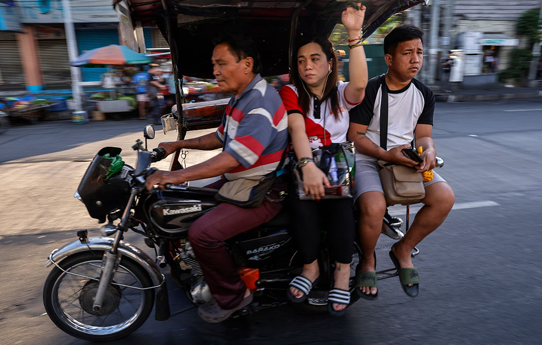 Водители трициклов на Филиппинах получат субсидии на бензин на фоне роста цен на топливо