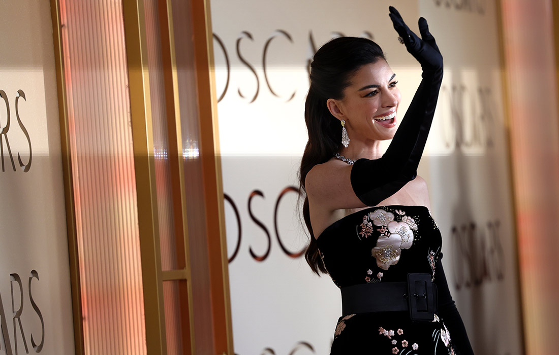 Актриса Энн Хэтэуэй в театре "Долби"