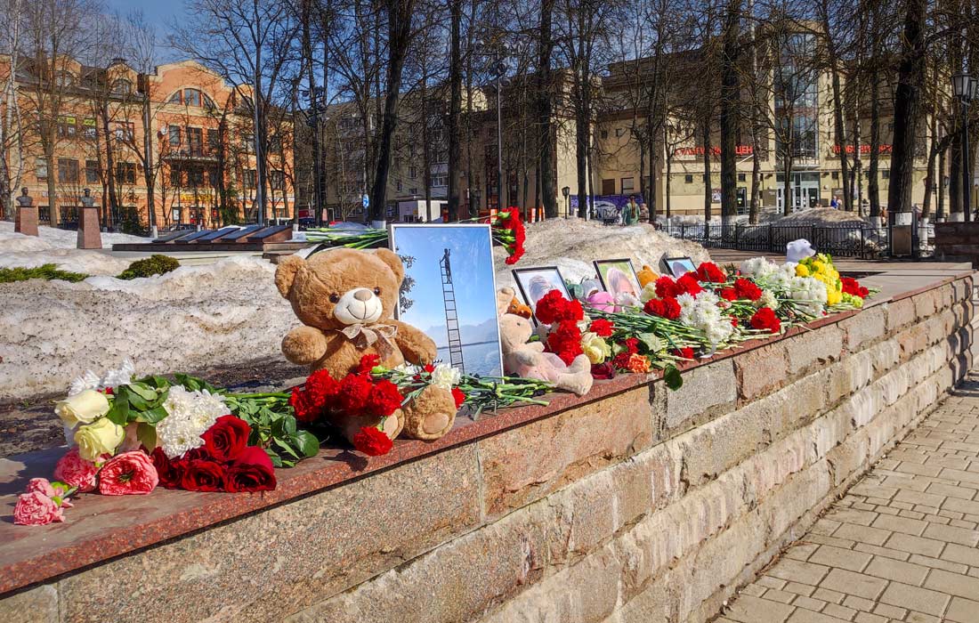 В центре Звенигорода появился стихийный мемориал в память об утонувших в Москве-реке детях