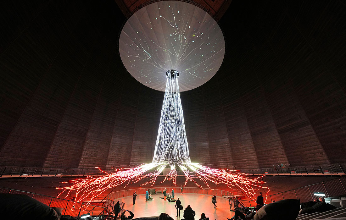 Выставка "Лесные миры" в бывшем газовом хранилище Газометр в немецком Оберхаузене